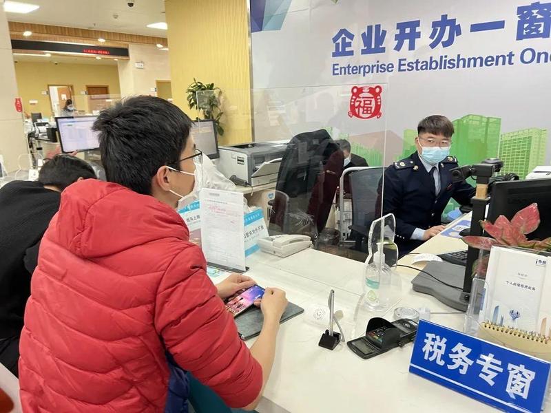 學(xué)雷鋒 齊抗疫 | 坪山稅務(wù)勇?lián)姑挂咔椋虡?biāo)代理顯擔(dān)當(dāng)